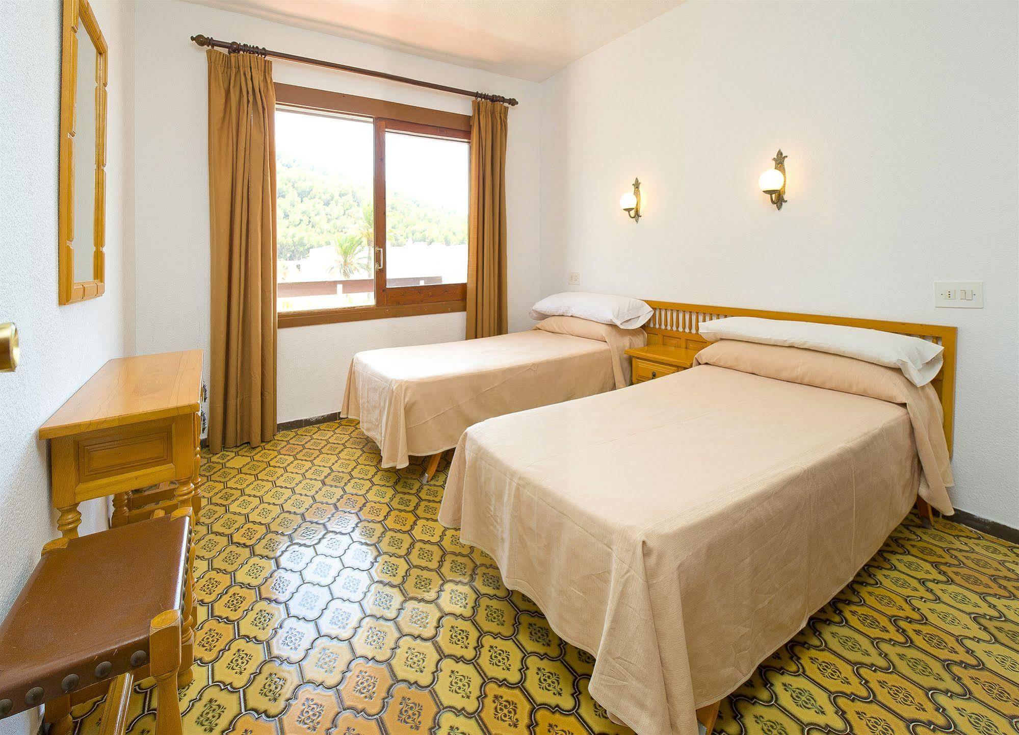 Apartamentos Cala Llonga Cala Llonga  Dış mekan fotoğraf