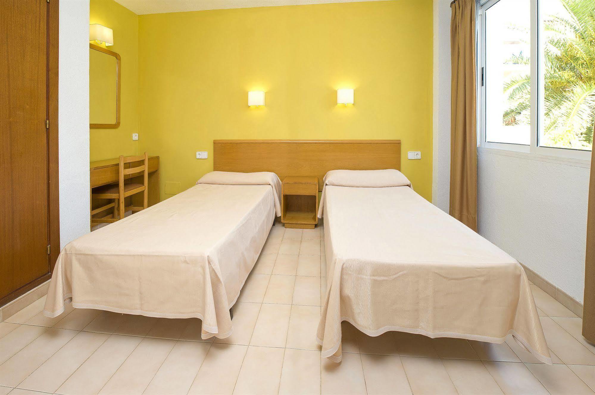 Apartamentos Cala Llonga Cala Llonga  Dış mekan fotoğraf