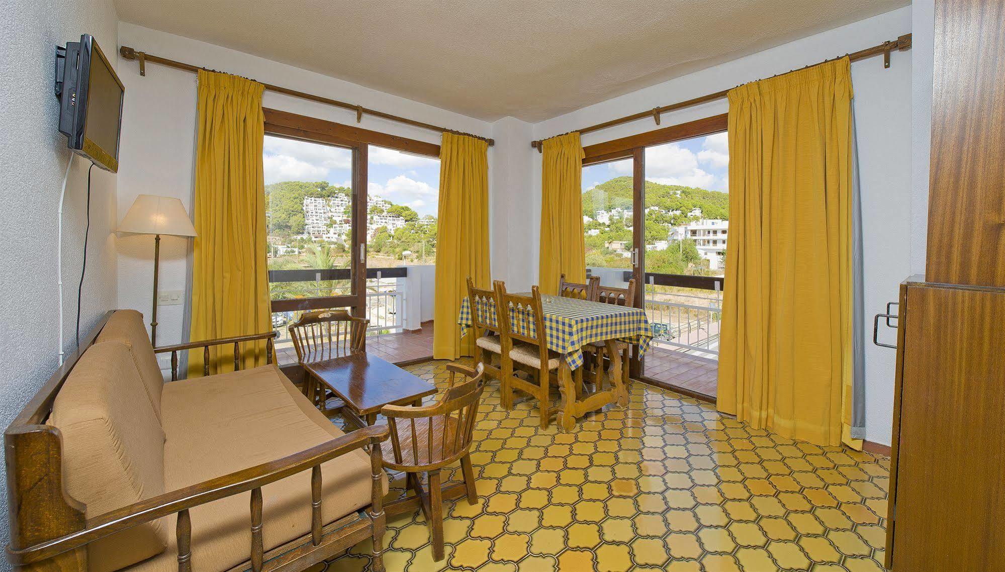 Apartamentos Cala Llonga Cala Llonga  Dış mekan fotoğraf