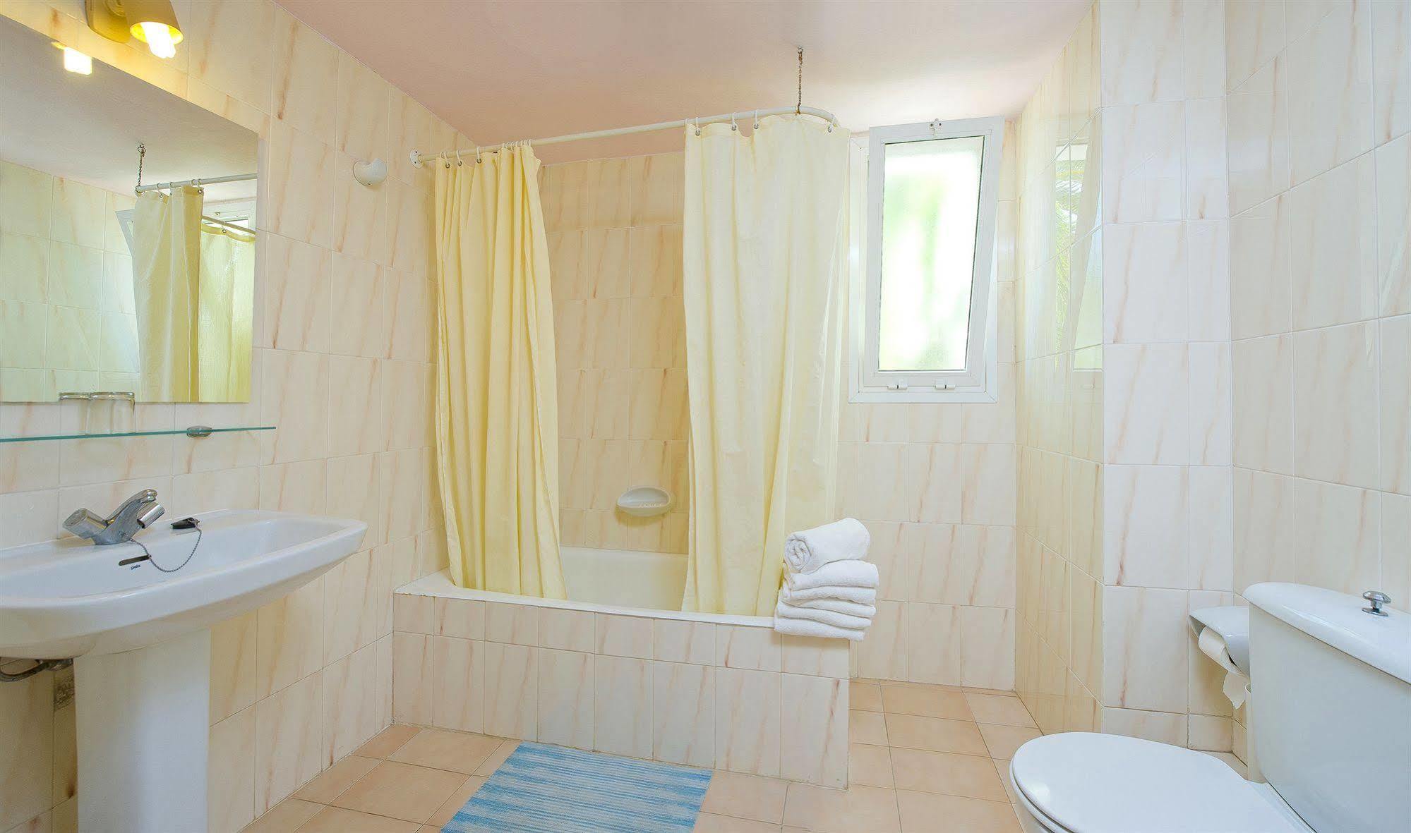 Apartamentos Cala Llonga Cala Llonga  Dış mekan fotoğraf
