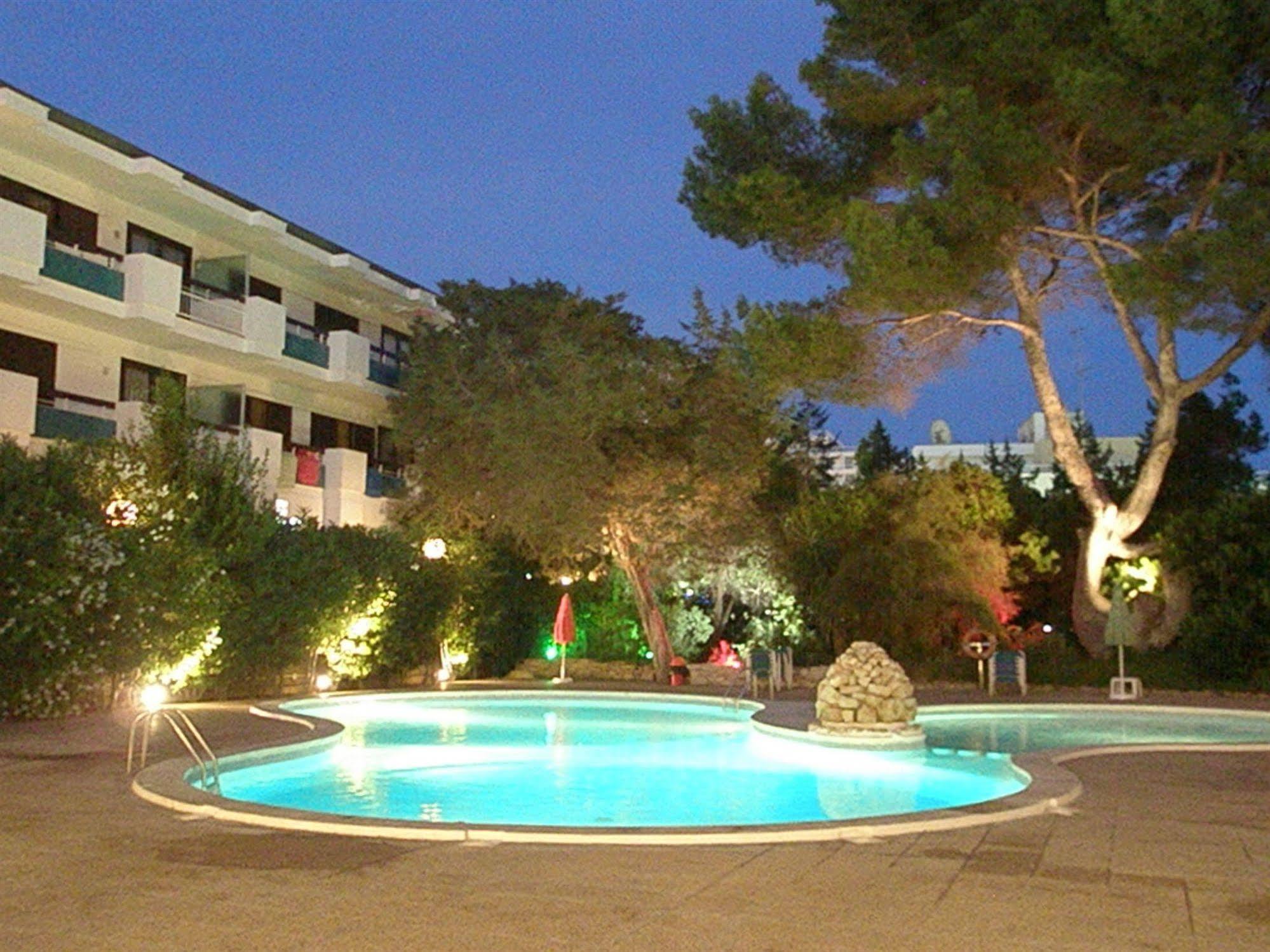 Apartamentos Cala Llonga Cala Llonga  Dış mekan fotoğraf